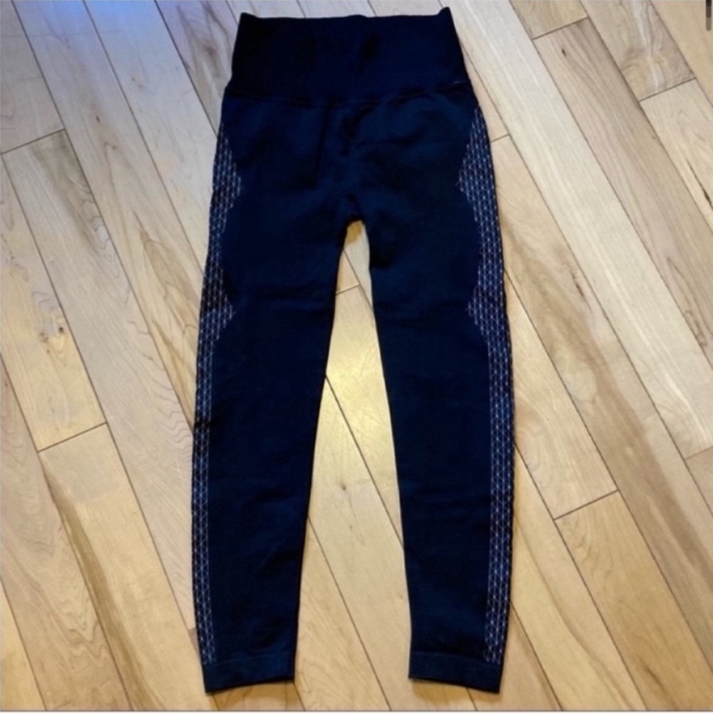 925Fit black and white leggings size two